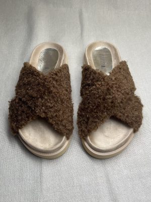 Stringart fur open back flat sandals