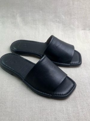 Elia Maurizi leather slides