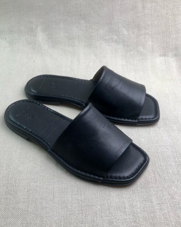 Elia Maurizi leather slides