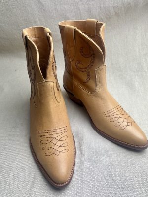JULiE DEE leather cowboy boots