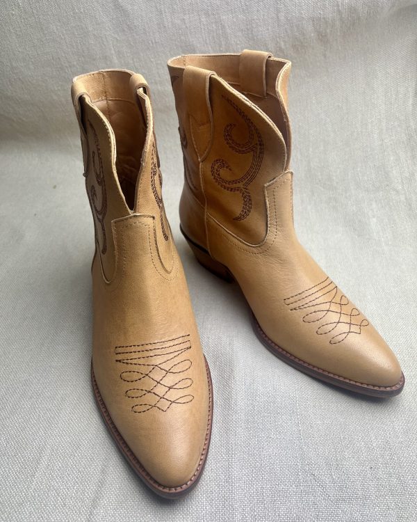 JULiE DEE leather cowboy boots