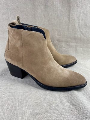 Triver Flight low cowboy boots