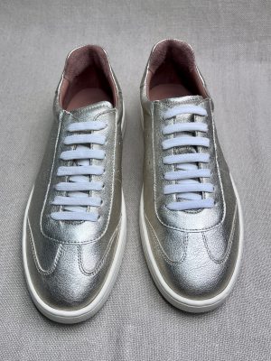 Triver Flight Gold Metallic Sneakers