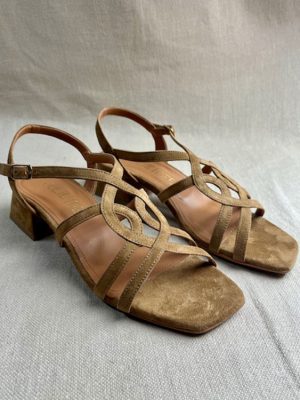 JULiE DEE suede sandals
