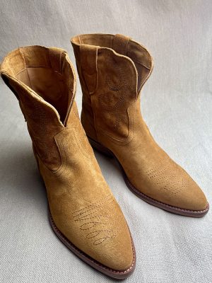 JULiE DEE suede cowboy boots