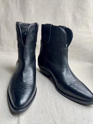 JULiE DEE cowboy leather  boots