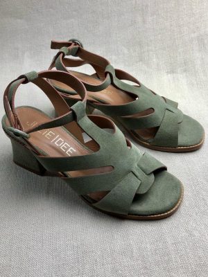 JULiE DEE suede sandals