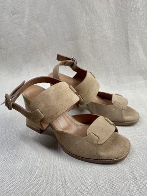 JULiE DEE suede sandals