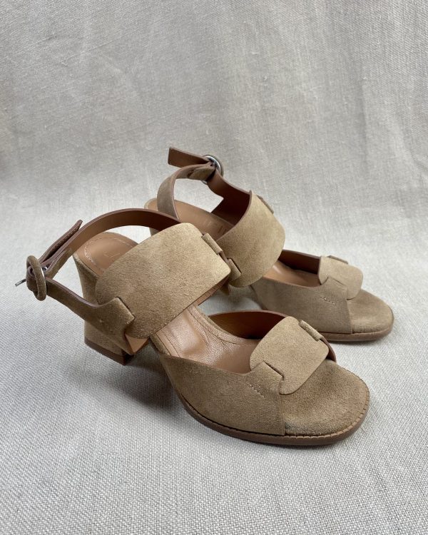 JULiE DEE suede sandals