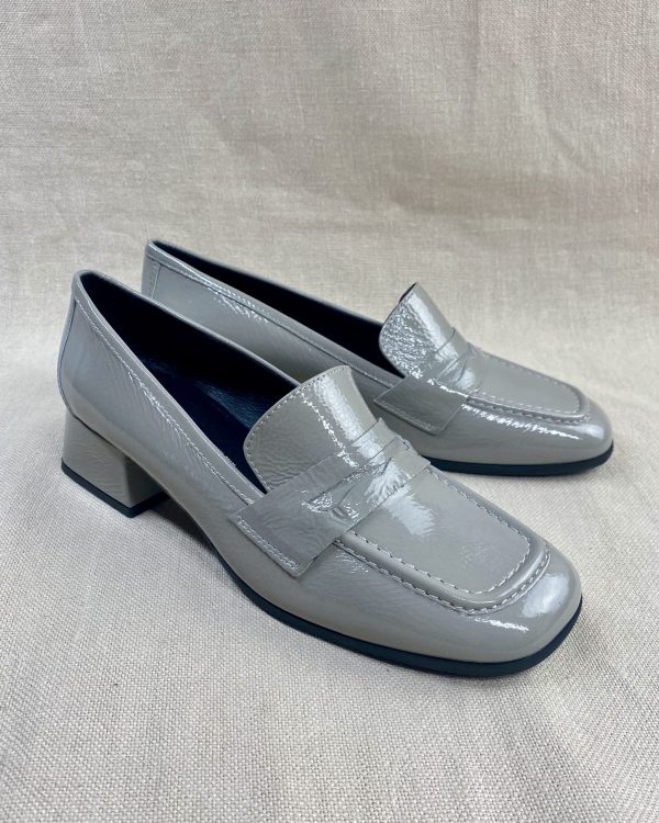 JULiE DEE patent-leather loafers
