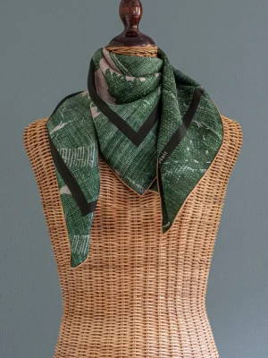 Tapis Noir classial green toile scarf