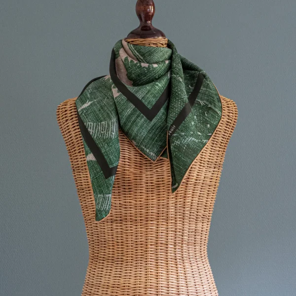 Tapis Noir classial green toile scarf