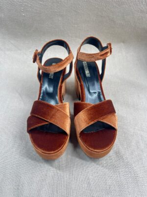 Stringart platform sandals