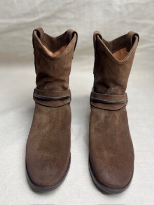 JULiE DEE western suede boots